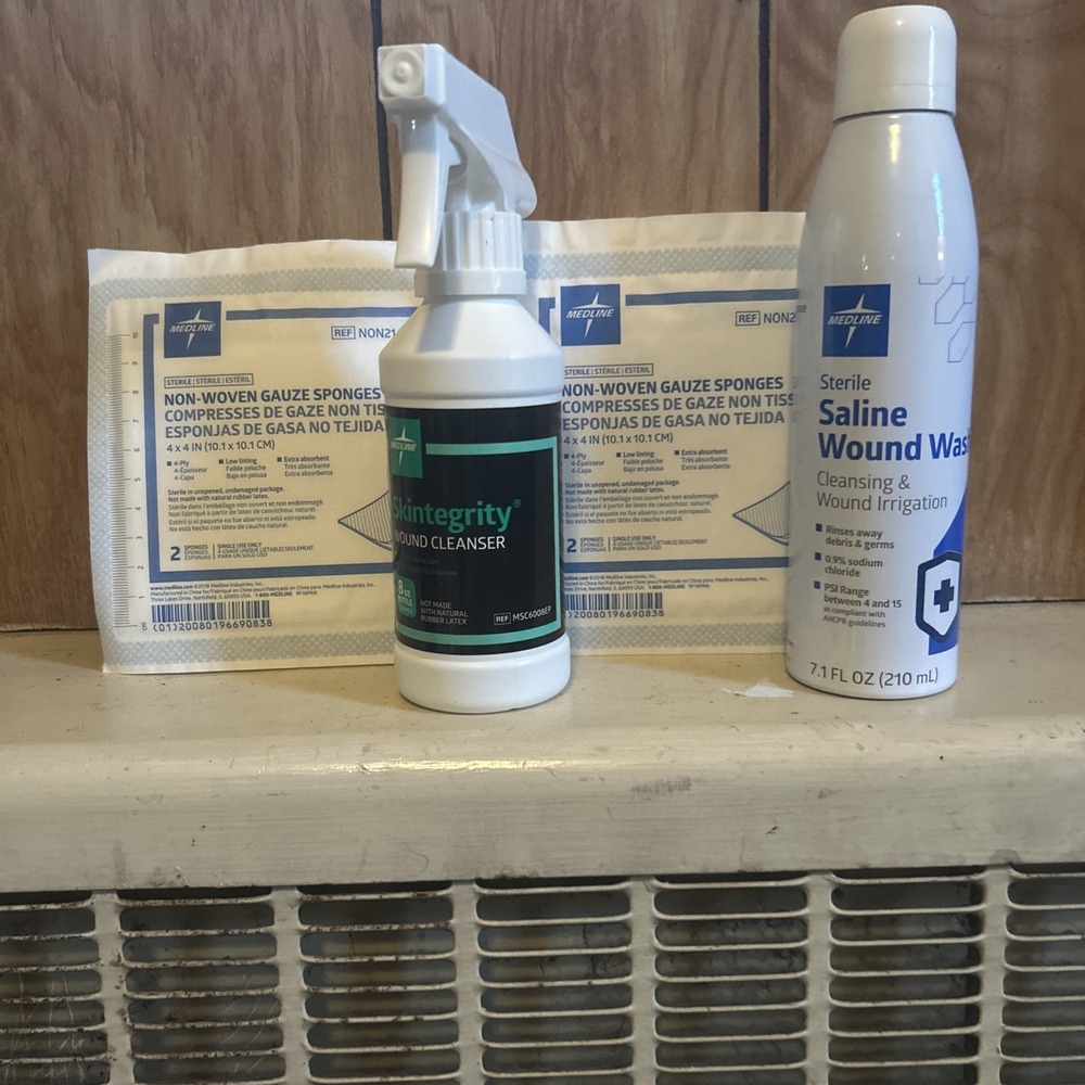Medline Skintegrity Wound Cleanser 8 Oz Spray MSC6008 - Gauze Pads Saline Wound